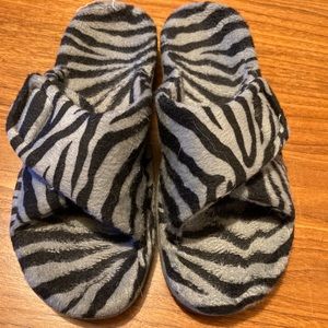 Vionic slides. “Relax Slipper” Size 8. Gently worn. Zebra stripes. Fuzzy!